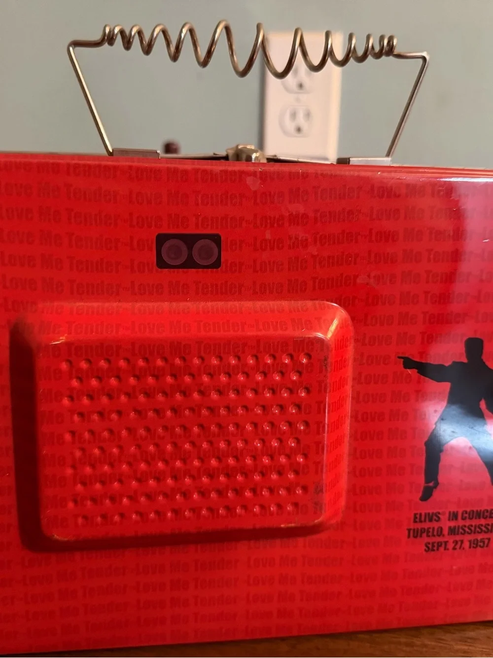 Elvis Presley Retro TV Lunch Box in Red and over sized coffee mug
